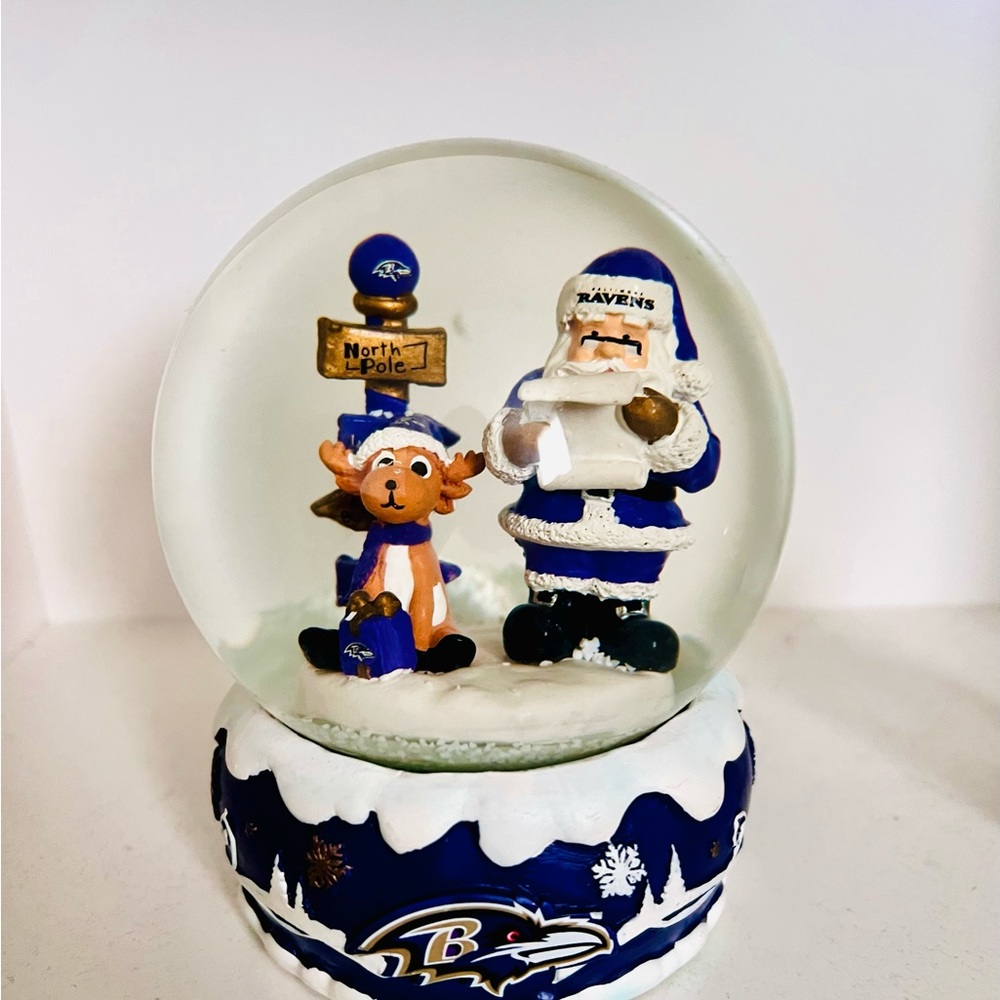 NFL BALTIMORE RAVENS SNOW GLOBE COLLECTIBLES